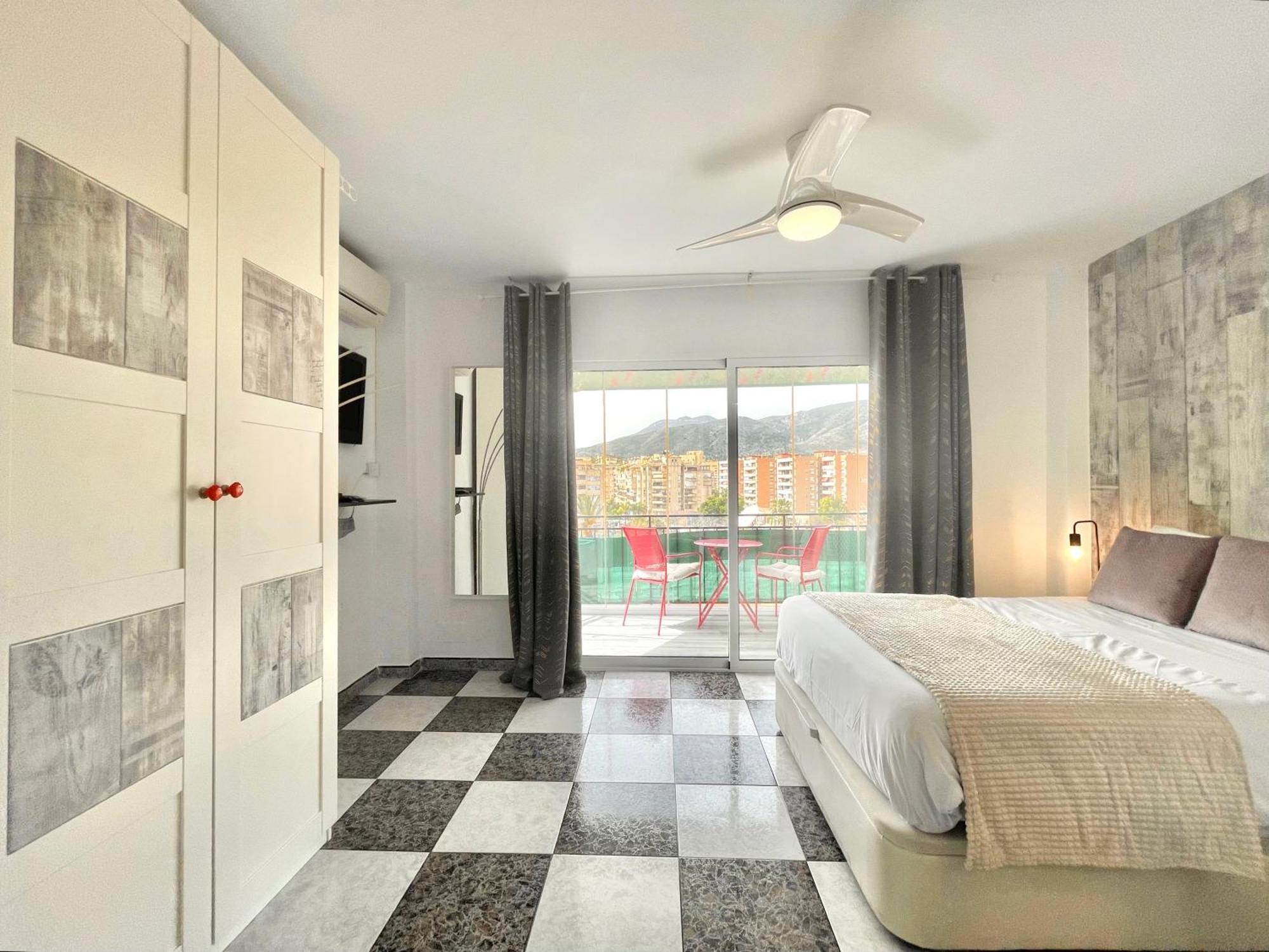Lafrenchtouch - Coqueto Estudio Terraza Con Vistas Torremolinos Extérieur photo